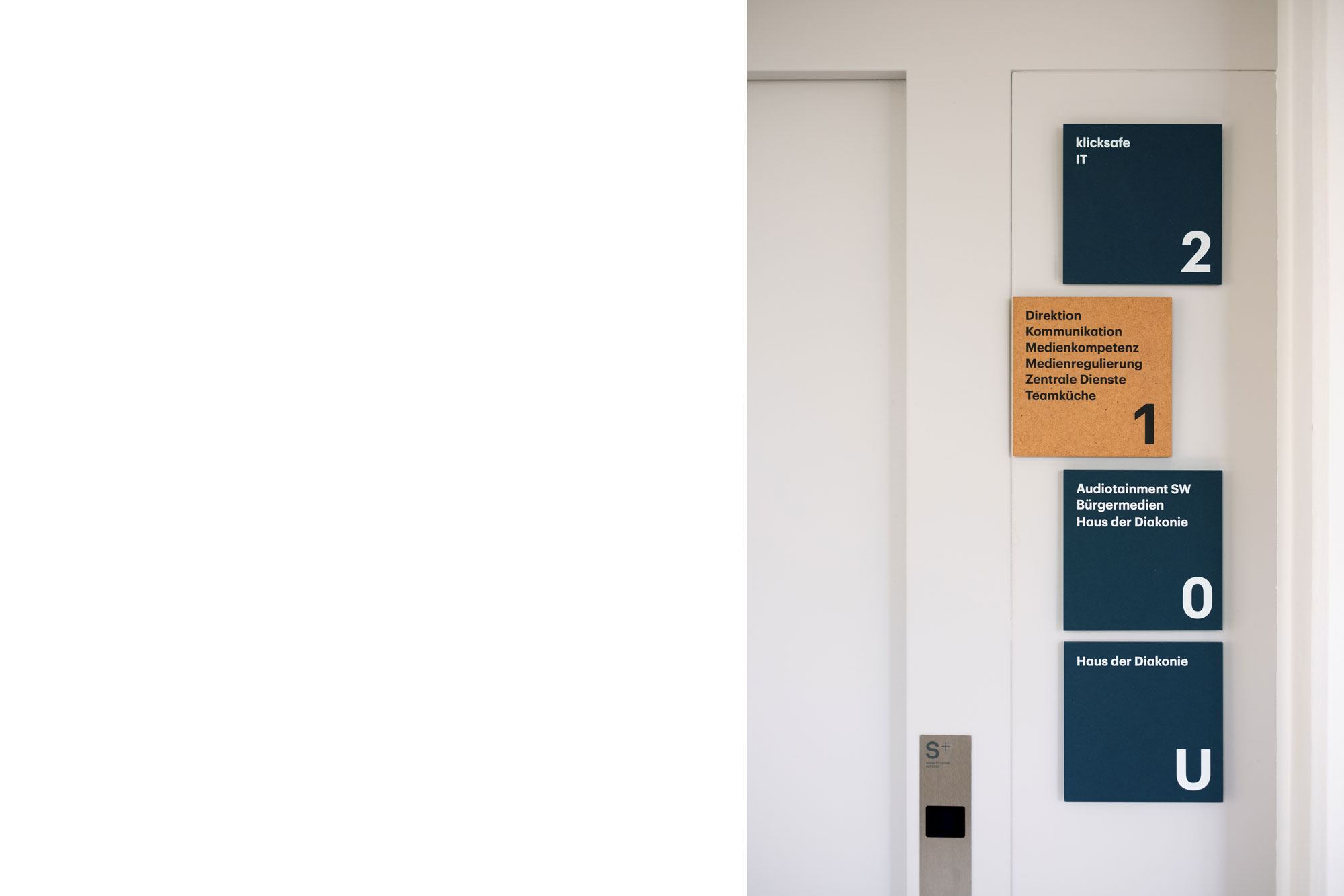 Signage Annika Sosa Alexandra Bald